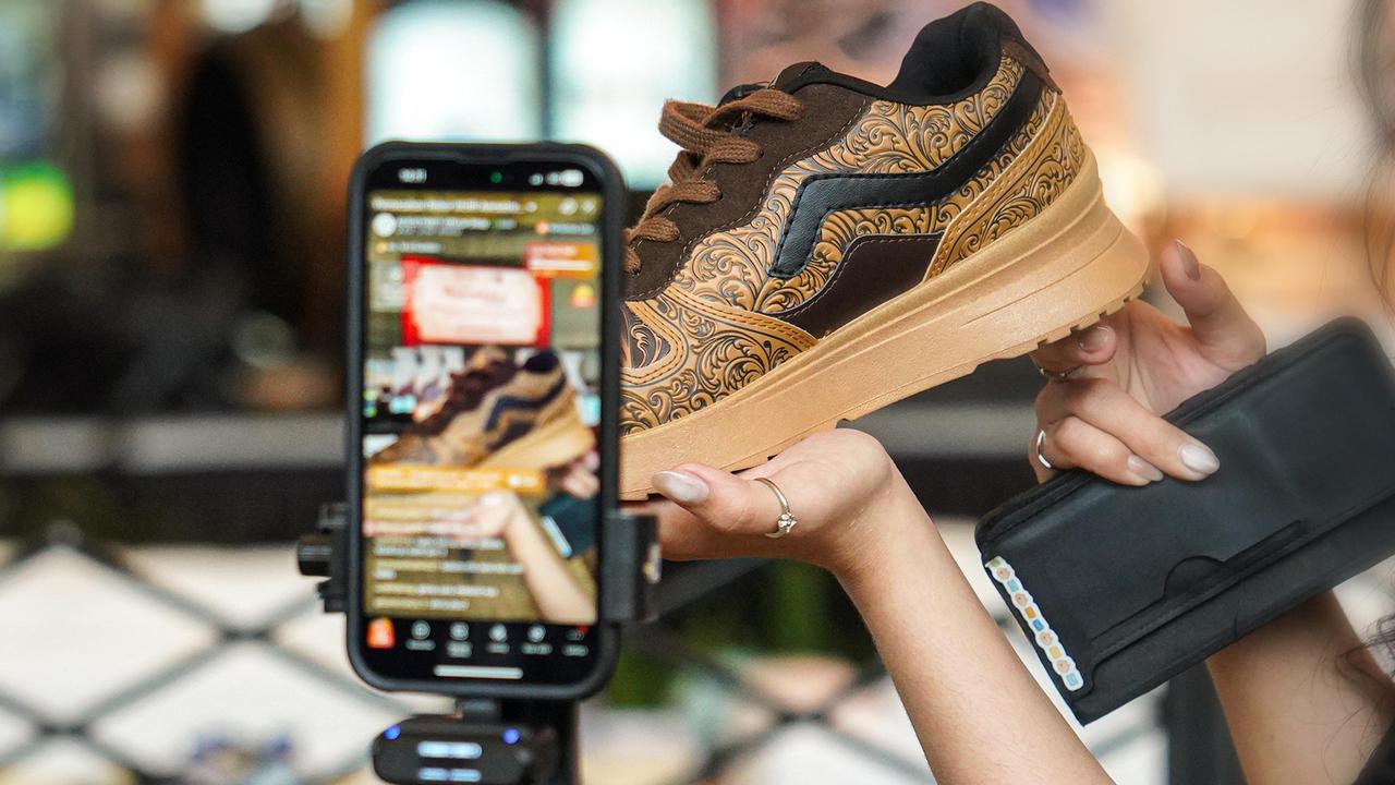 Didukung Shopee, Aerostreet X Wonderful Indonesia Cetak Rekor MURI dengan Penjualan Sepatu Terbanyak dalam 10 Menit