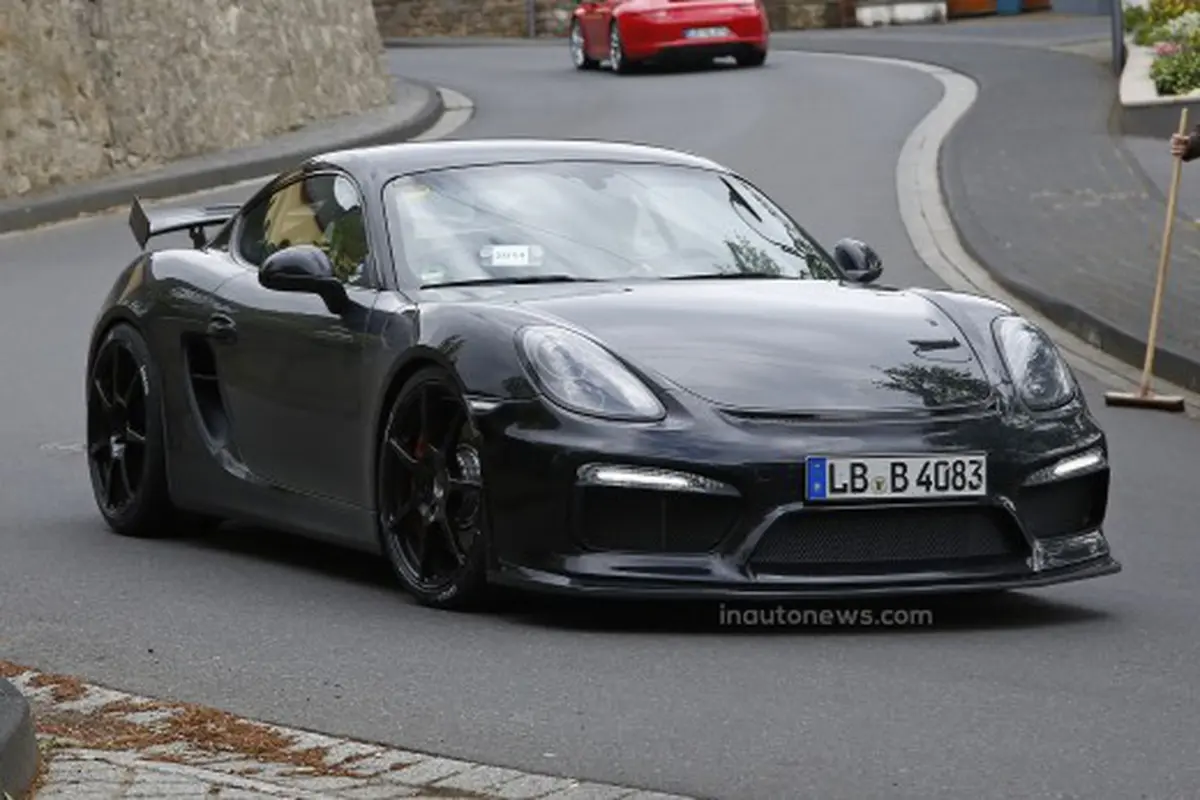 Porsche Cayman GT4 Gentayangan di Jalanan Umum 