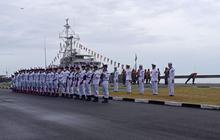 KRI Bima Suci Makassar: Kapal Latih Kebanggaan TNI AL Sandar, Sambutan Meriah Warnai Lattek KJK 2025