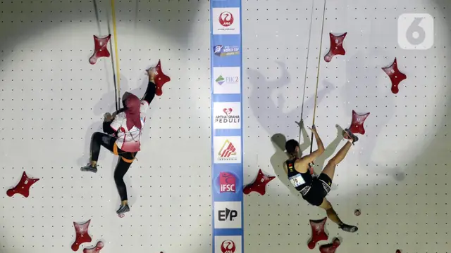Aksi Atlet Panjat Tebing di Seri ke-12 Kejuaraan Dunia Panjat Tebing 2022 Nomor Kecepatan