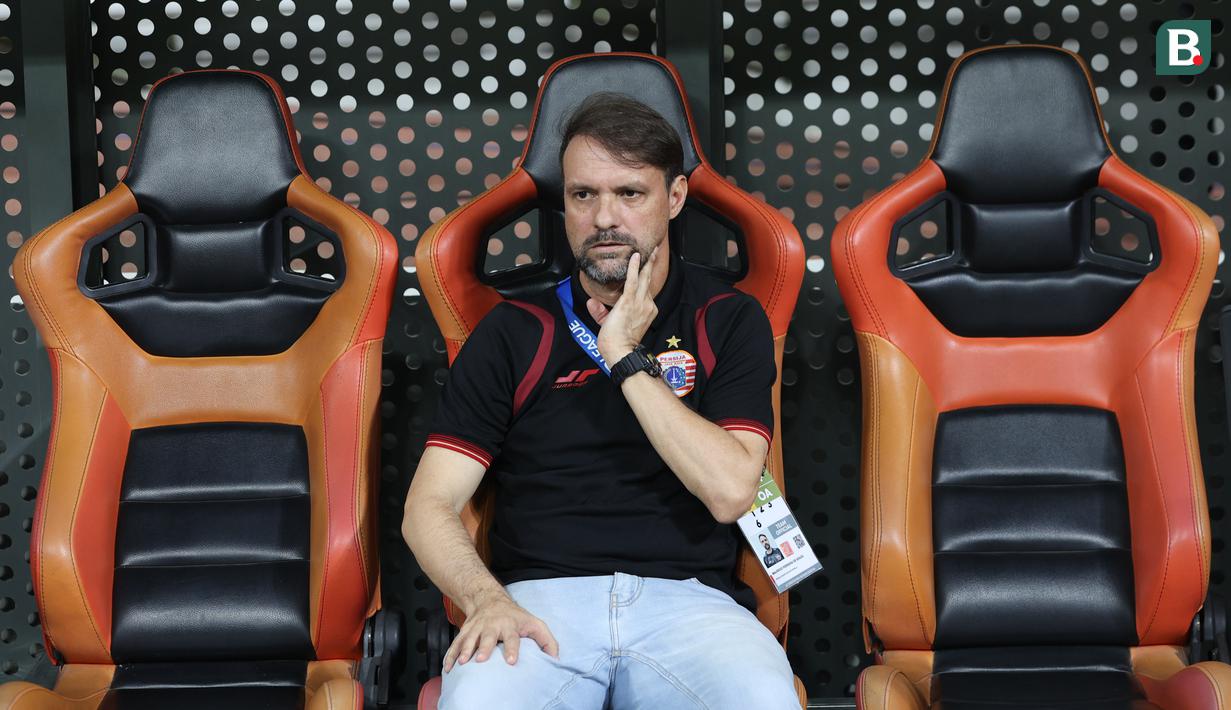 Hasil ini pun membuat Persija Jakarta tetap terpaku di posisi ketiga klasemen sementara BRI Super League 2025/2026. Gustavo Almeida dan kolega juga tetap tertinggal enam poin dari Persib Bandung yang memimpin klasemen. (Bola.com/M Iqbal Ichsan)