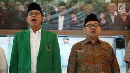 Ketum PPP Muktamar Jakarta Djan Faridz dan bakal Cagub Jawa Tengah dari Partai Gerindra, Sudirman Said saat Rapimnas PPP di Jakarta, Rabu (20/12). PPP kubu Djan Faridz resmi mendukung Sudirman Said di Pilgub Jateng 2018. (Liputan6.com/JohanTallo)