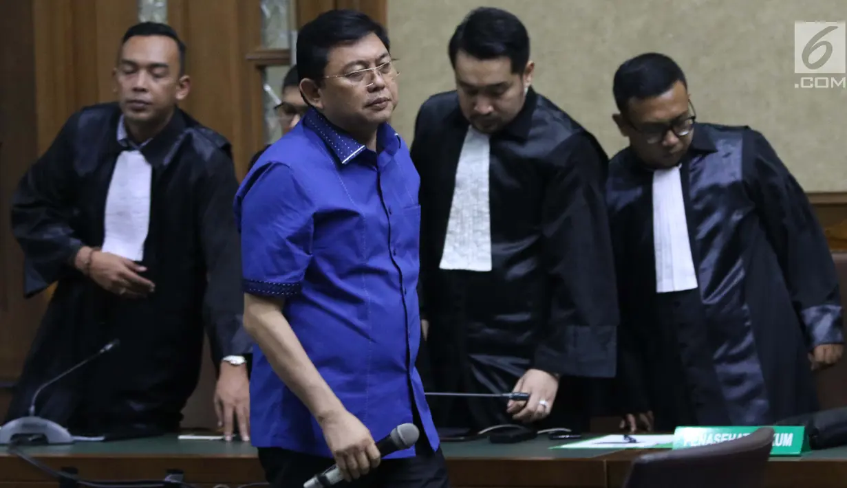 Terdakwa perintangan proses penyidikan KPK, Lucas saat menjalani sidang pembacaan putusan di Pengadilan Tipikor, Jakarta, Rabu (20/3). Lucas divonis bersalah dan dihukum 7 tahun penjara dan denda Rp 600 juta. (Liputan6.com/Helmi Fithriansyah)