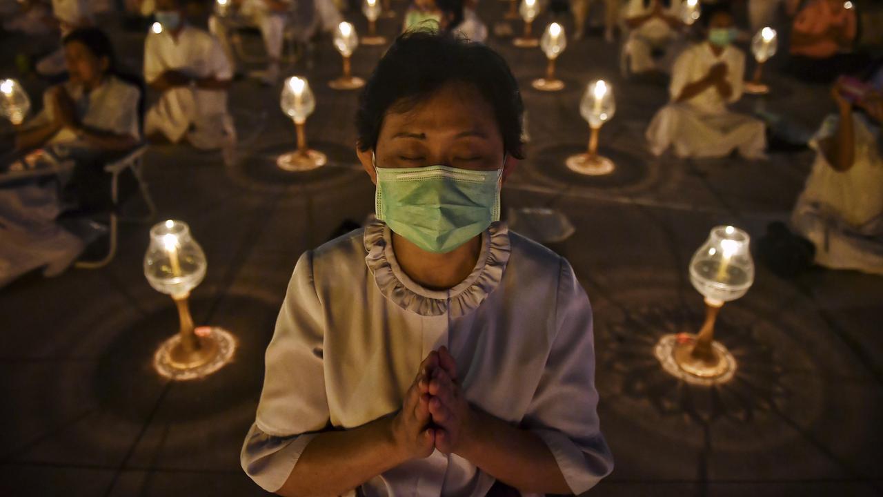 14 Orang Terkonfirmasi Virus Corona, Warga Thailand Doa Bersama