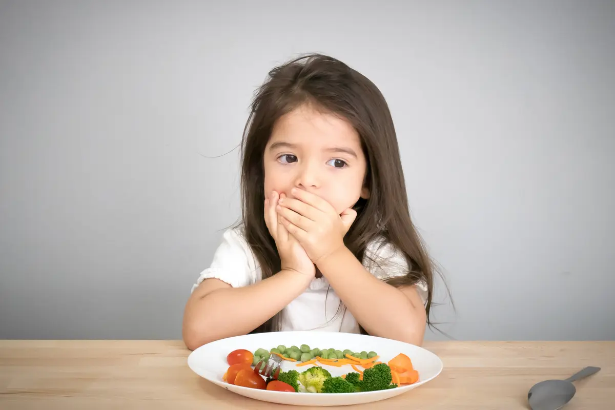 Tips ampuh agar anak mau makan saat sariawan.