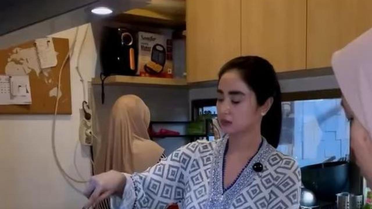7 Potret Dapur dan Ruang Makan di Rumah Dewi Perssik saat Buka Bersama, Mewah dan Estetik Banget