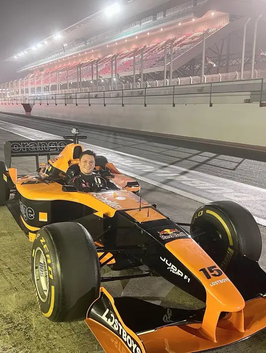 <p>Christian Sugiono (Instagram/titi_kamall)</p>