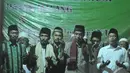 Jokowi didoakan oleh para ulama setempat usai menandatangani surat pernyataan kesediaan manjadikan 1 Muharram sebagai Hari Santri Nasional, Malang, Jumat (27/6/2014) (Liputan6.com/Herman Zakharia)