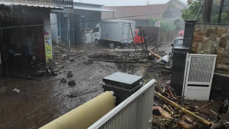 Banjir Bandang Hantam Lima Titik di Kota Batu, Korban Hilang Bisa Dievakuasi