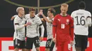 Pemain Jerman merayakan gol yang dicetak Gian-Luca Waldschmidt ke gawang Republik Ceko pada laga uji coba di RB Arena, Kamis (12/11/2020) dini hari WIB. Jerman menang 1-0 atas Republik Ceko. (AFP/Odd Andersen)