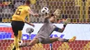 Aksi pemain Belgia, Thorgan Hazard saat melepaskan tembakan ke gawang Kosta Rika pada laga uji coba di King Baudouin stadium, Brussels, (11/6/2018). Belgia menang 4-1. (AP/Geert Vanden Wijngaert)