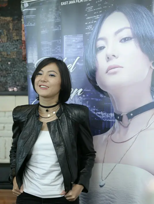 "Nggak juga. Kalau berdua terus kapan putusnya. Sah aja yang nanya gak pacaran, aku kemarin sempat pacaran. Secara kalau memang belum fix, nanti nggak jadi malah, kalau sekarang masih single," jelasnya. (Galih W. Satria/Bintang.com)