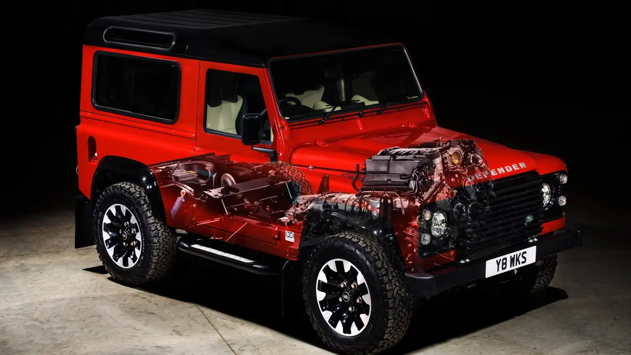 Land Rover Defender Works V8 (Carscoops)