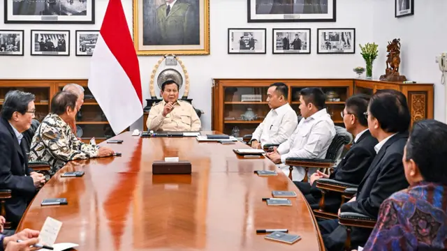 Presiden Prabowo Subianto menerima kehadiran delapan pengusaha besar di Istana Kepresidenan Jakarta pada Kamis, (6/3/2025). (Foto: BPMI Setpres)