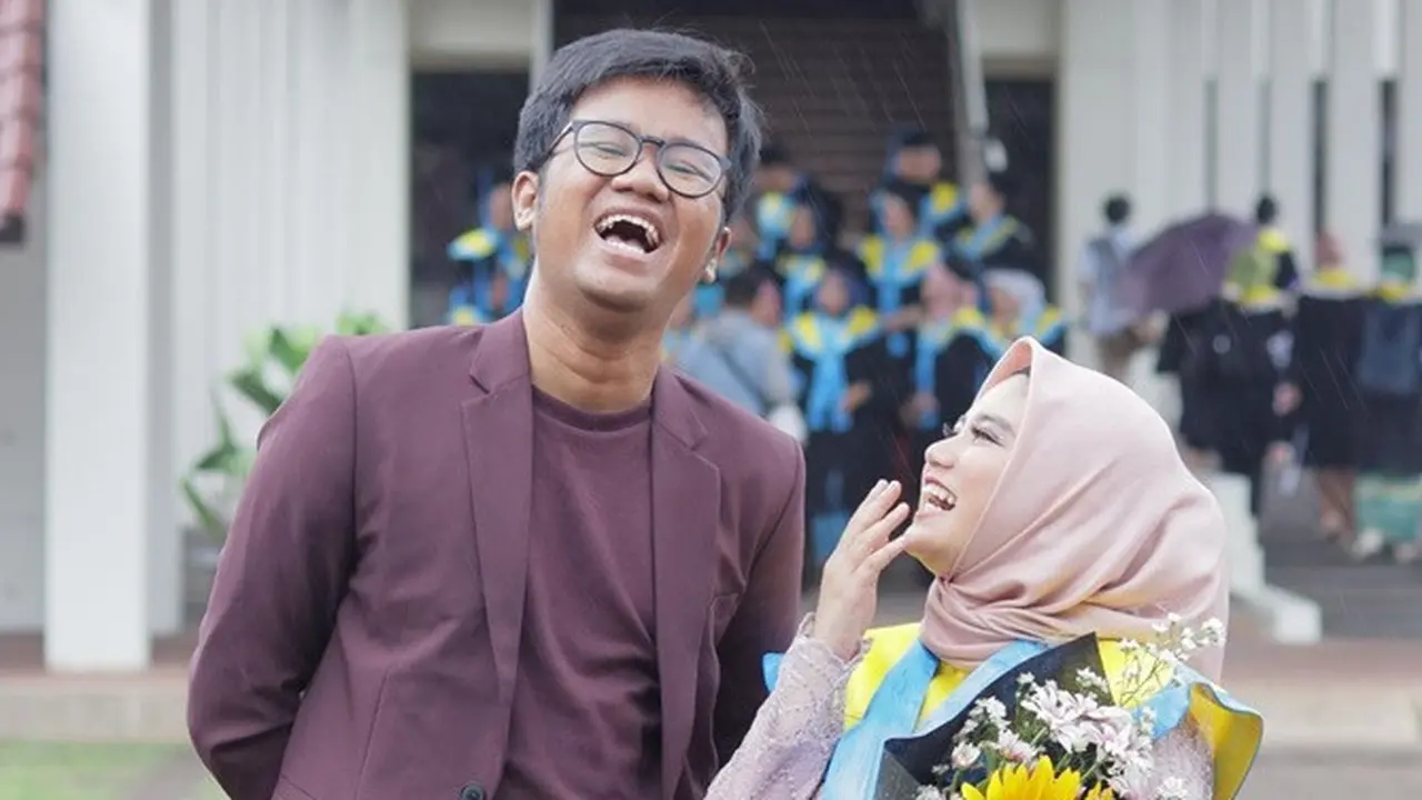 Jarang Tersorot, Ini 6 Potret Kebersamaan Yudha Keling dan Kekasihnya