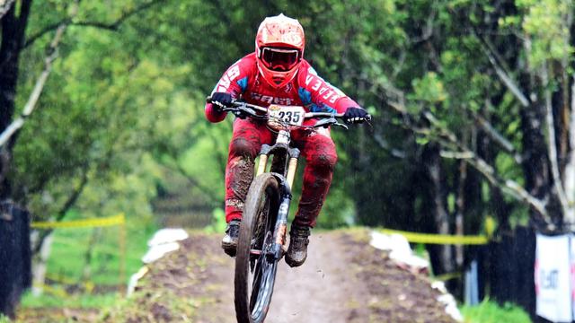 Para pembalap MTB beraksi di ajang kejuaraan erek- erek Enduro (Istimewa)