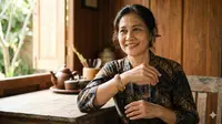 7 Rekomendasi Gelang Emas Ukir Elegan Usia 50 ke Atas, Glamor dengan Sentuhan Tradisional
