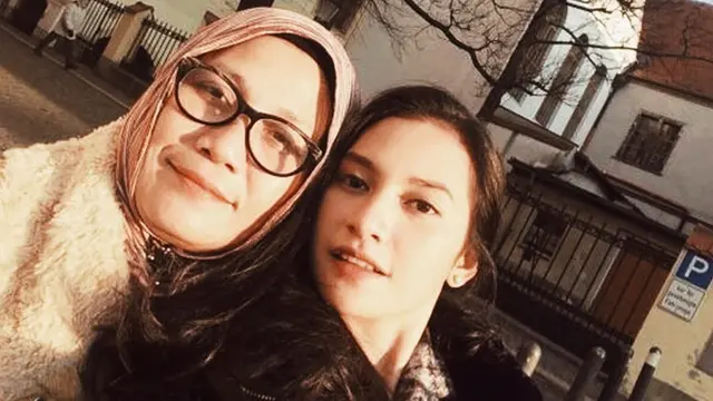 FOTO: Hubungannya Disebut Retak, Ini Momen Kebersamaan Indah Permatasari dan Ibunya