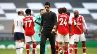 Manajer Arsenal, Mikel Arteta, menyebut absen di kompetisi Eropa musim depan jadi pukulan besar buat timnya. (AFP/Julian Finney)