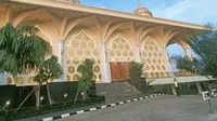 Niat Numpang Sholat di Musala, Pengemudi Malah Temukan Masjid Megah di SPBU. foto: Instagram @folkshitt