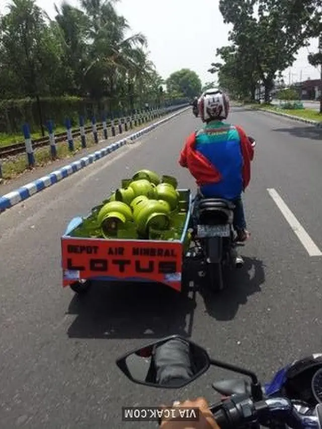 6 Cara Promosi Depot Air Minum Ini Kreatif Sekaligus Kocak