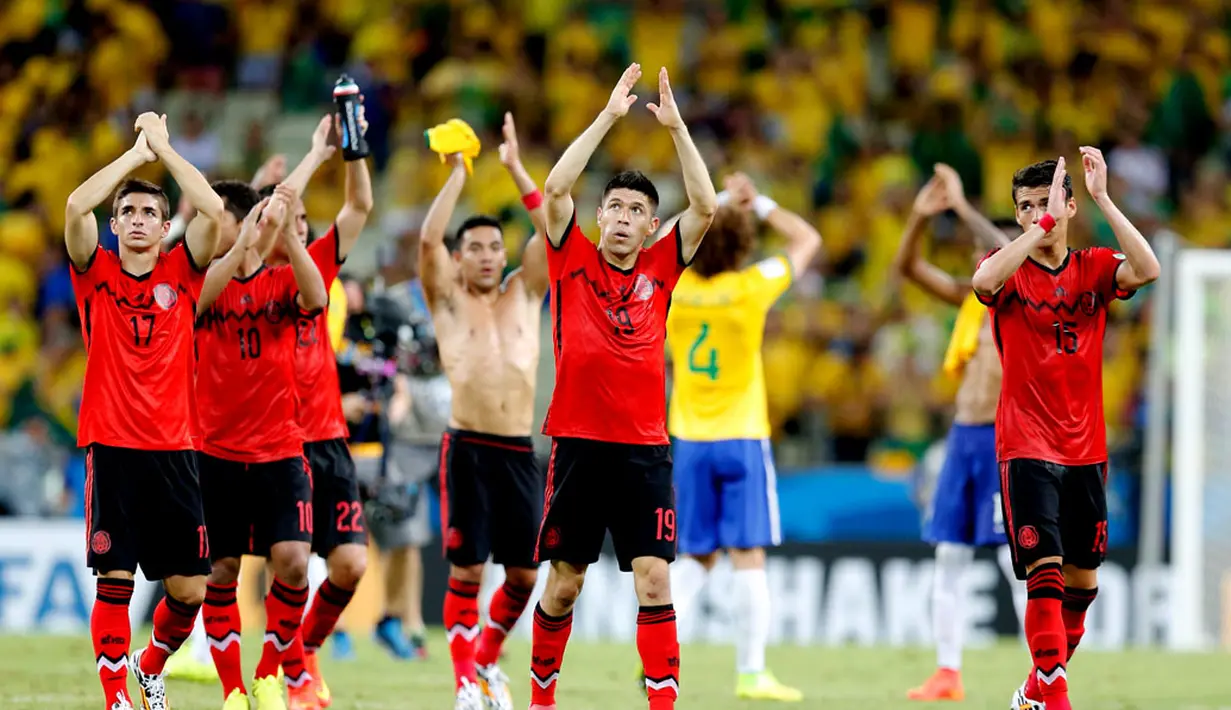 Pemain Meksiko merayakan keberhasilan menahan imbang tim Samba 0-0 di babak penyisihan Piala Dunia Grup A di Estadio Castelao, Brasil, (18/6/2014). (REUTERS/Sergio Moraes)