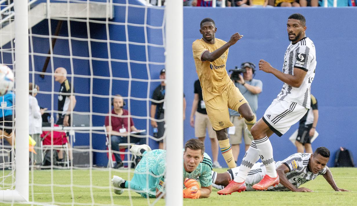 Dua gol Barcelona dalam pertandingan ini dicetak oleh Ousmane Dembele. (AP/Jeffrey McWhorter)