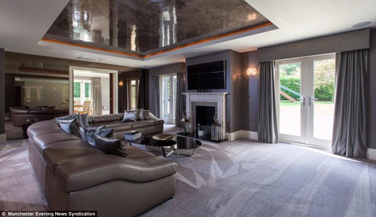 Di Maria bisa bersantai sambil menonton televisi tanpa kedinginan. Pasalnya, terdapat tempat api unggun yang nyaman.