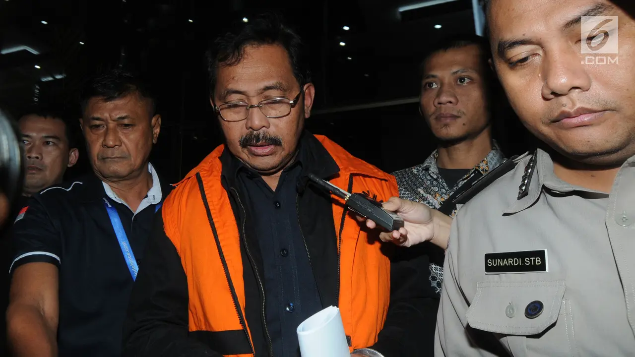 Gubernur Kepri Nurdin Basirun Kenakan Baju Tahanan KPK