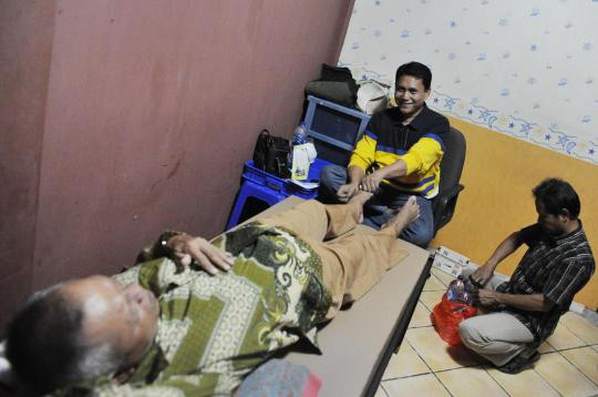 Pengobatan tradisional Terapi Sentil Suharto