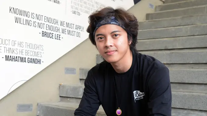 Gaya Simpel Bisma Karisma