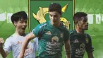 Keberhasilan Persebaya Surabaya menembus peringkat kelima dalam klasemen akhir BRI Liga 1 2021/2022 tentunya tak lepas dari peran para pemain andalannya. Namun akibat ketidakcocokan kontrak baru dan masalah keluarga, Bajul Ijo harus rela melepas 4 pemain berikut. (Bola.com/Adreanus Titus)