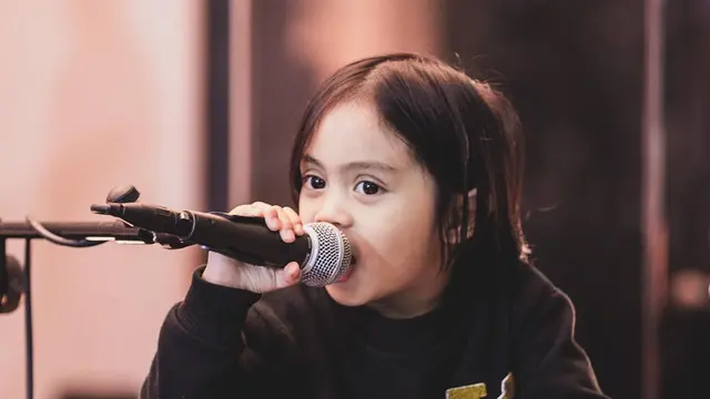 Calon Bintang, Ini 6 Gaya Sekala Bumi Anak Ayudia saat Main Gendang