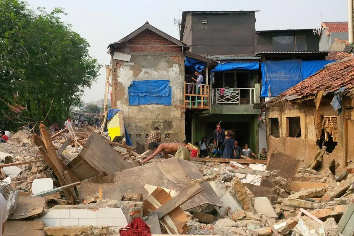 Warga Kampung Pulo Heboh, 1 Rumah Tak Bisa Dirobohkan Eskavator