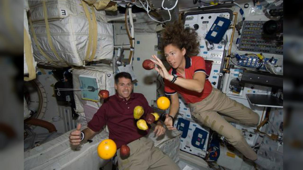 Hari gravitasi nol-01