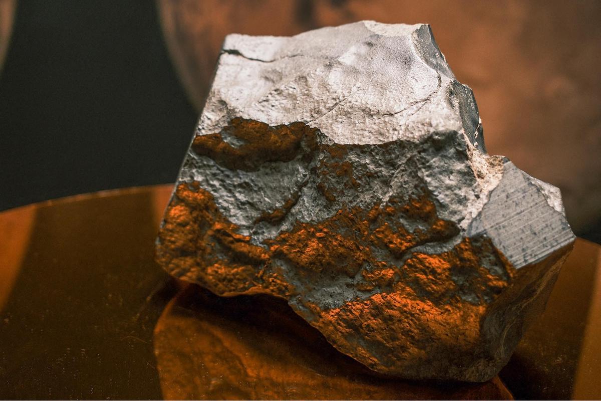 FOTO: Penampakan Batu Dari Planet Mart Mars yang Terjual Rp107 Miliar