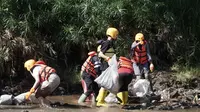 Aksi bersih sampah di Sungai Ciliwung pada Sabtu, 14 Januari 2023. (dok. WCD Indonesia)