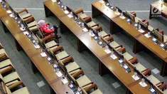 Suasana paripurna ke-11 DPR RI tahun sidang 2019-2020 di Kompleks Parlemen, Jakarta, Kamis (26/9/2019). DPR bersama pemerintah yang diwakili Menhan, Ryamizard Ryacudu mengambil keputusan terkait RUU Pengelolaan Sumber Daya Nasional (PSDN) untuk Pertahanan Negara. (Liputan6.com/Helmi Fithriansyah)
