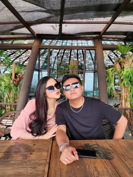 Bella Bonita memilih liburan sekaligus babymoon ke Pulau Dewata bersama sang suami, Denny Caknan. [@bellabonita_r.a]