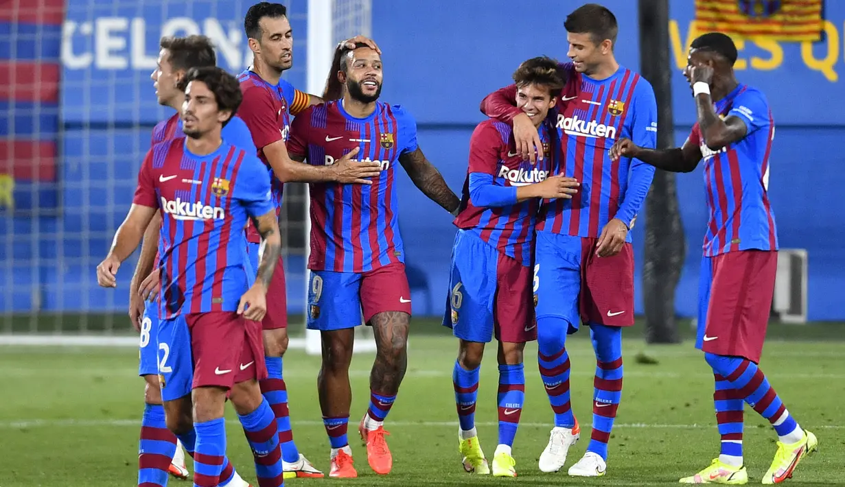 Barcelona sukses kalahkan Juventus pada pertandingan Joan Gamper Thropy meski tanpa sang bintang, Lionel Messi. Mereka tampil kompak dan berhasil melakukan serangan secara konsisten hingga mengurung pertahanan Juventus. (Foto: AFP/Pau Barrena)
