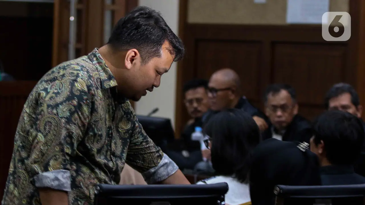 Indira Chuanda Thita Syahrul putri dari eks Mentan Syahrul Yasin Limpo (SYL) tidak bisa membendung air matanya lagi ketika harus disodorkan pelbagai barang bukti yang dimilikinya diduga dari hasil uang panas. Itulah top 3 news hari ini.