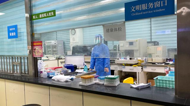 China Kewalahan Bergulat dengan Gelombang COVID-19