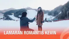 Sang ibu, memes mengaku sampai meneteskan air mata ketika melihat Kevin Aprilio akan memiliki pendamping hidup.