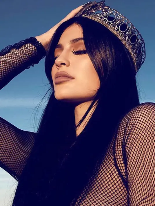 Keraguan untuk merestui hubungan Kylie dan Travis memang sudah ada di benak Kris Jenner sejak lama. Ia khawatir jika anak bungsunya yang masuk dalam kategori remaja terkaya di dunia itu jutru malah dimanfaatkan. (Instagram/kyliejenner)
