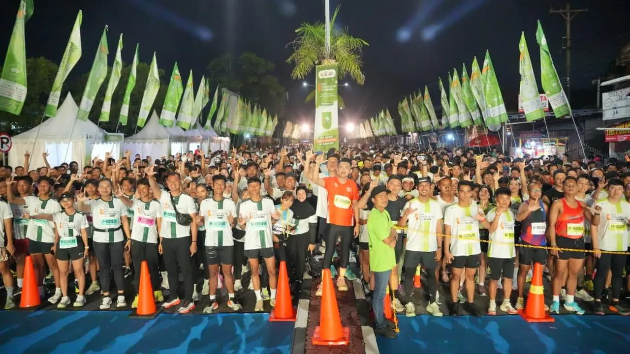 Ribuan peserta Riau Bhayangkara Run di Kota Pekanbaru, Minggu (19/7) (Istimewa)