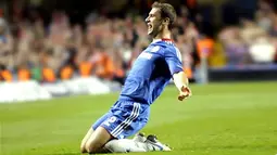 Selebrasi dari Branislav Ivanovic yang menyumbang dua gol saat Chelsea mengalahkan Spartak Moskow dalam partai Liga Champions di Stamford Bridge, 3 November 2010. FP PHOTO/Olly Greenwood