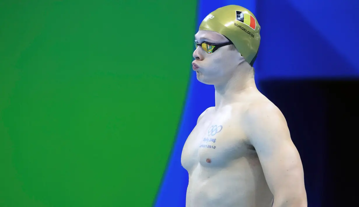 Perenang Pria asal Belgia, Glenn Surgeloose bersiap untuk bertanding di kategori gaya bebas 200 meter pada Olimpiade Rio de Janeiro 2016 di Olympic Aquatics Stadium, Brasil (7/8). (Reuters/Dominic Ebenbichler)