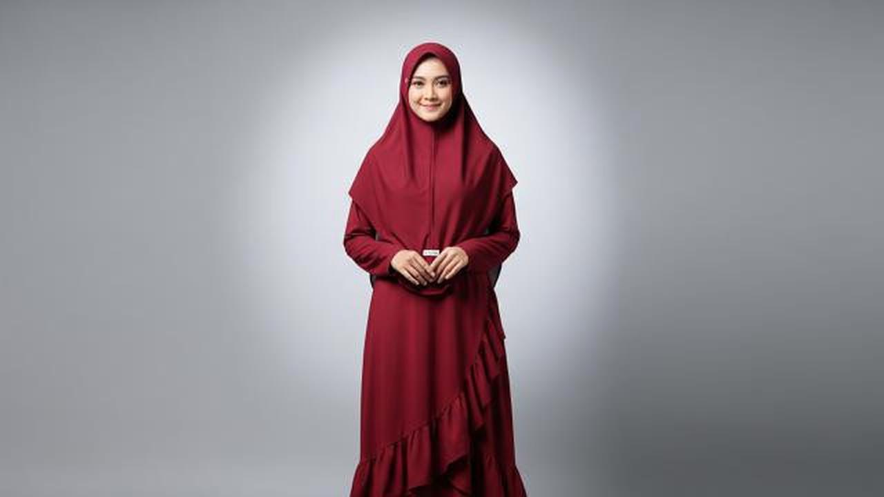Gamis Simple dengan Ruffle Bawah Minimalis/Ide Model Gamis Simple untuk Kelompok Pengajian (Sumber: gemini.com)