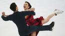 Atlet Italia, Anna Cappellini dan Luca Lanotte, beraksi dalam kejuaraan figur skating Rostelecom Cup ISU Grand Prix di Moscow, Rusia, (20/11/2015). (EPA/Sergei Ilnitsky)