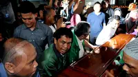 Jenazah Suami Hendak Diberangkatkan, Tangis Ratu Atut Pecah